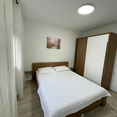 Nessi Apartment Приштина Экстерьер фото