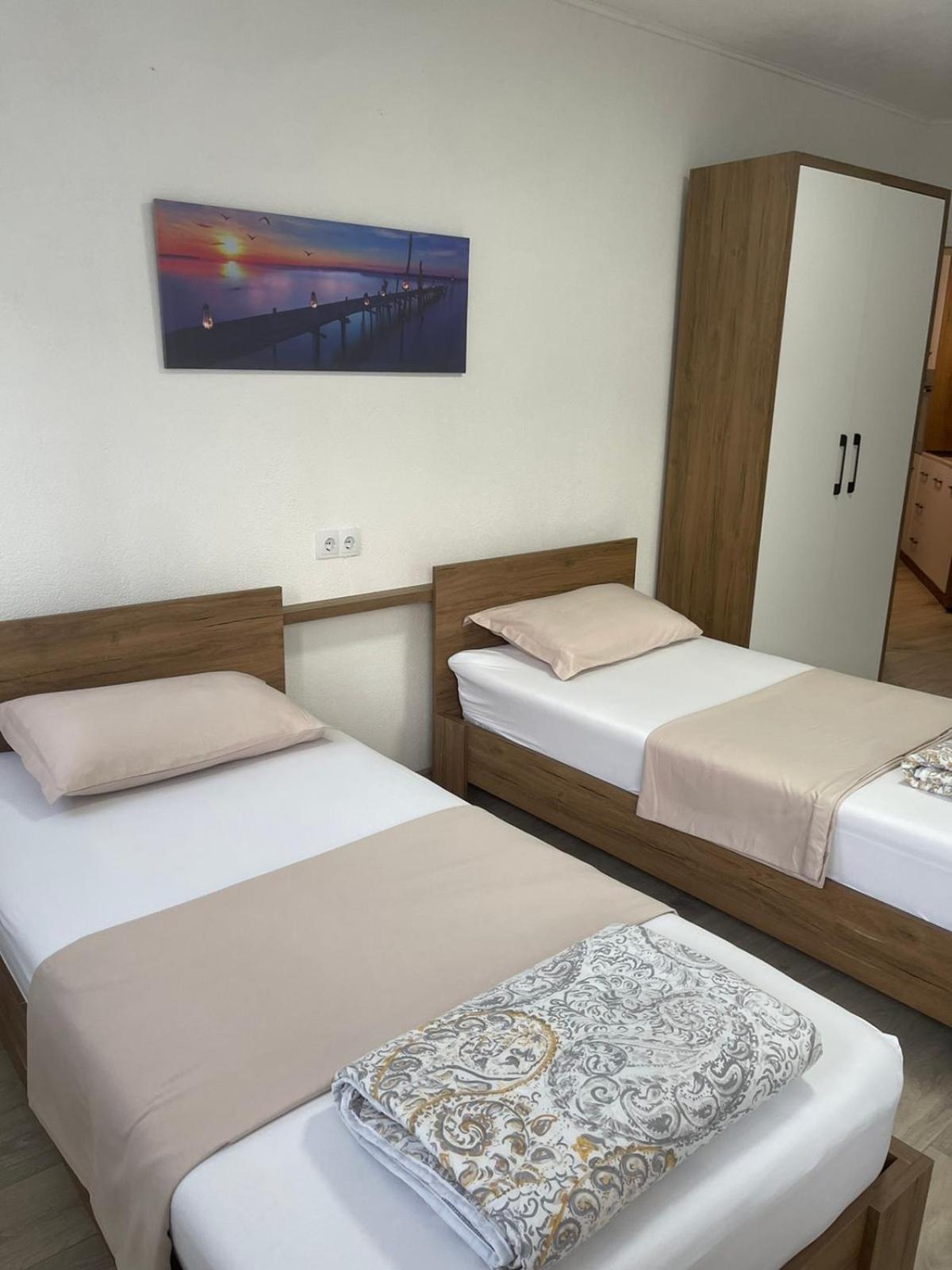 Nessi Apartment Приштина Экстерьер фото