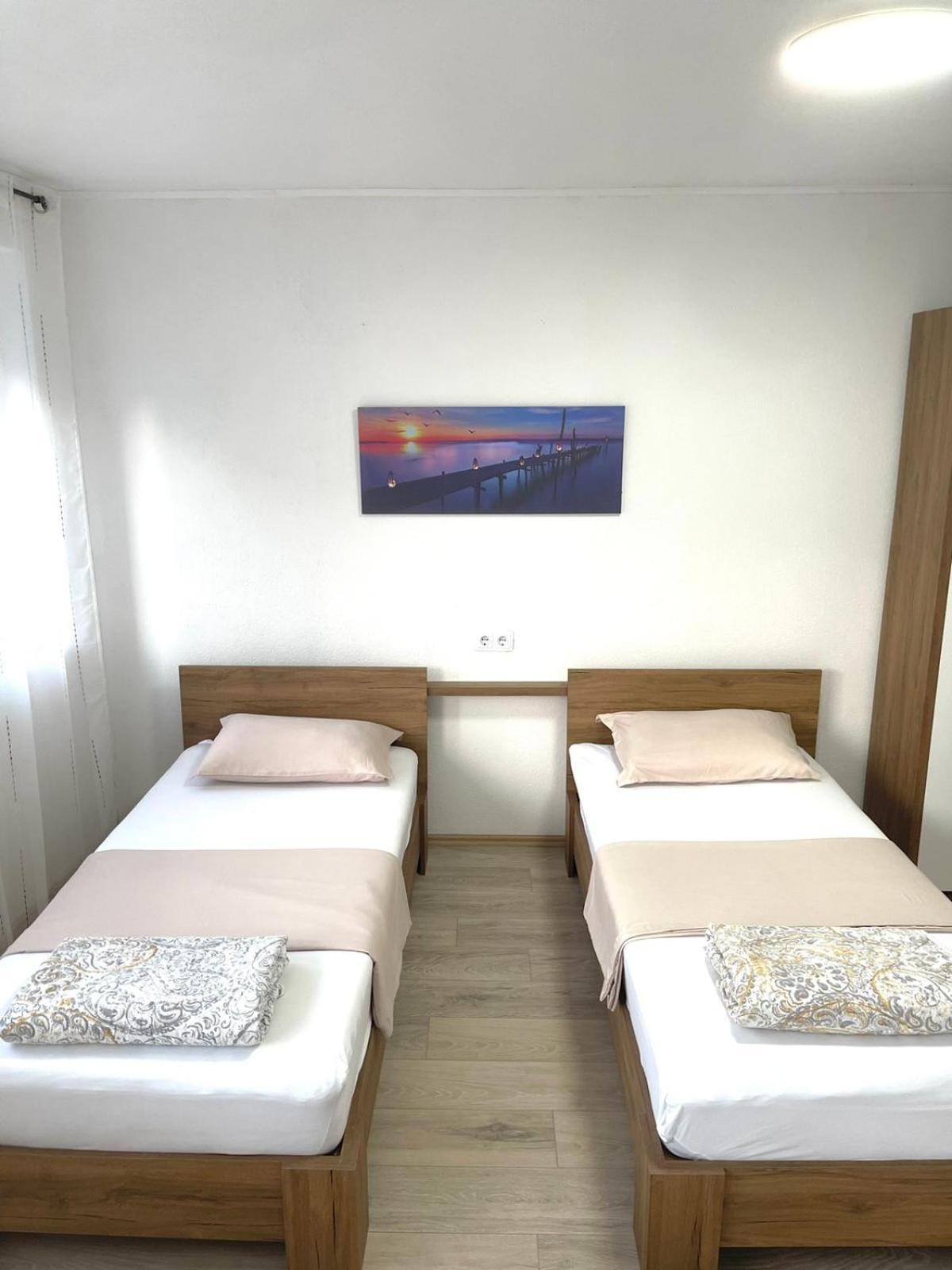 Nessi Apartment Приштина Экстерьер фото